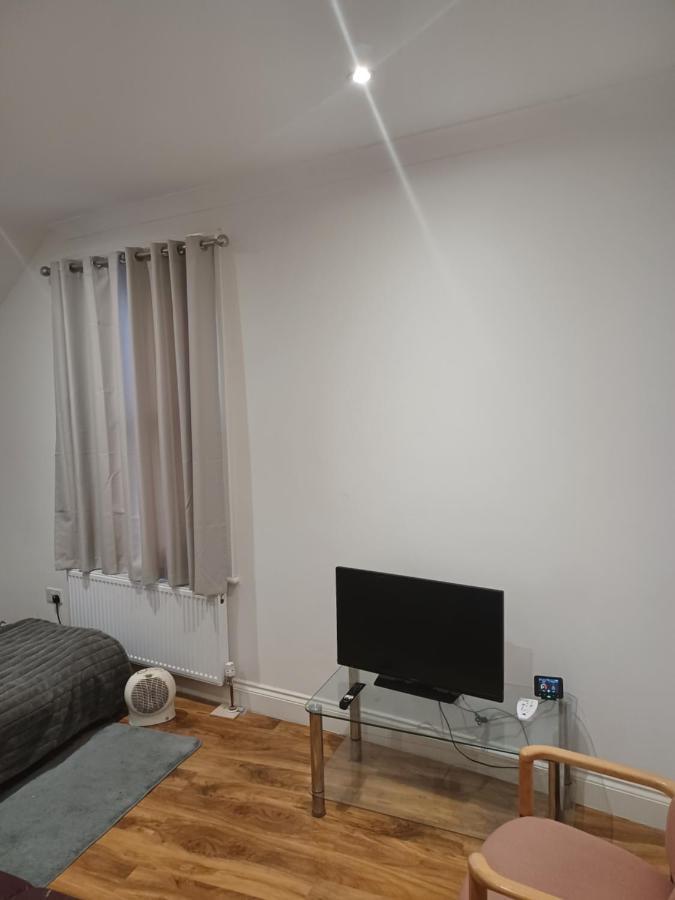 Beautiful Room In Lovely Flat London Ngoại thất bức ảnh